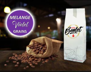 Mélange Violet Grains de café et paquet de café Didier Boulet